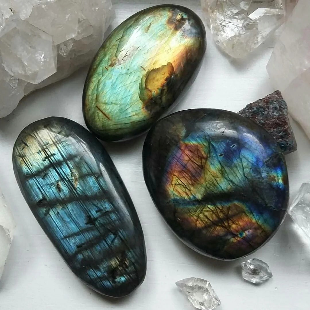 Labradorite stone: Unlock Its Mystical Energy – Shop Now for Beauty and Balance